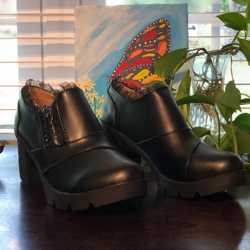 Dadawen black heeled bootie